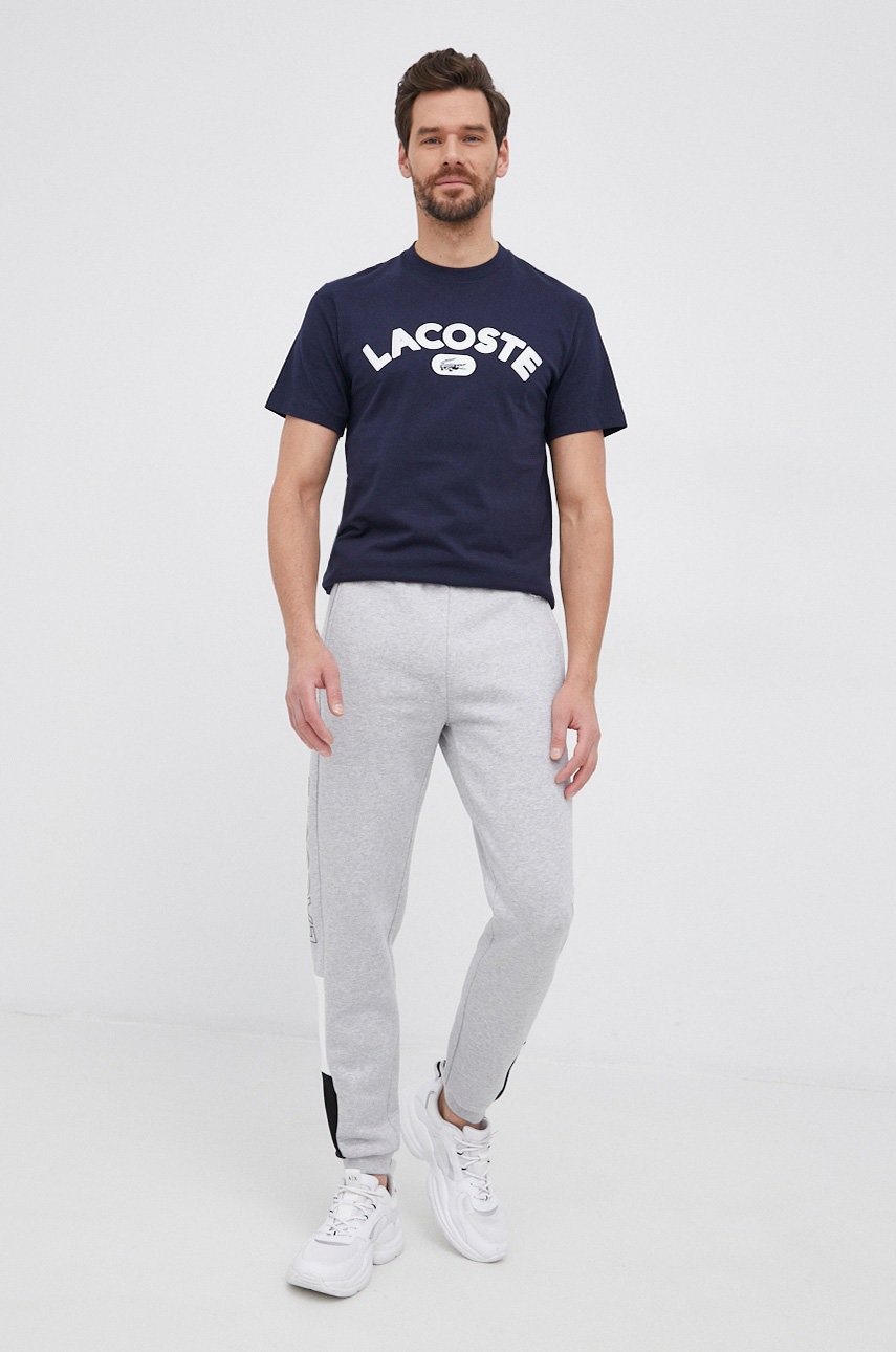 

Бавовняна футболка Lacoste колір синій з аплікацією