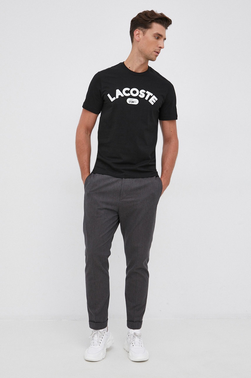 

Хлопковая футболка Lacoste цвет чёрный с аппликацией