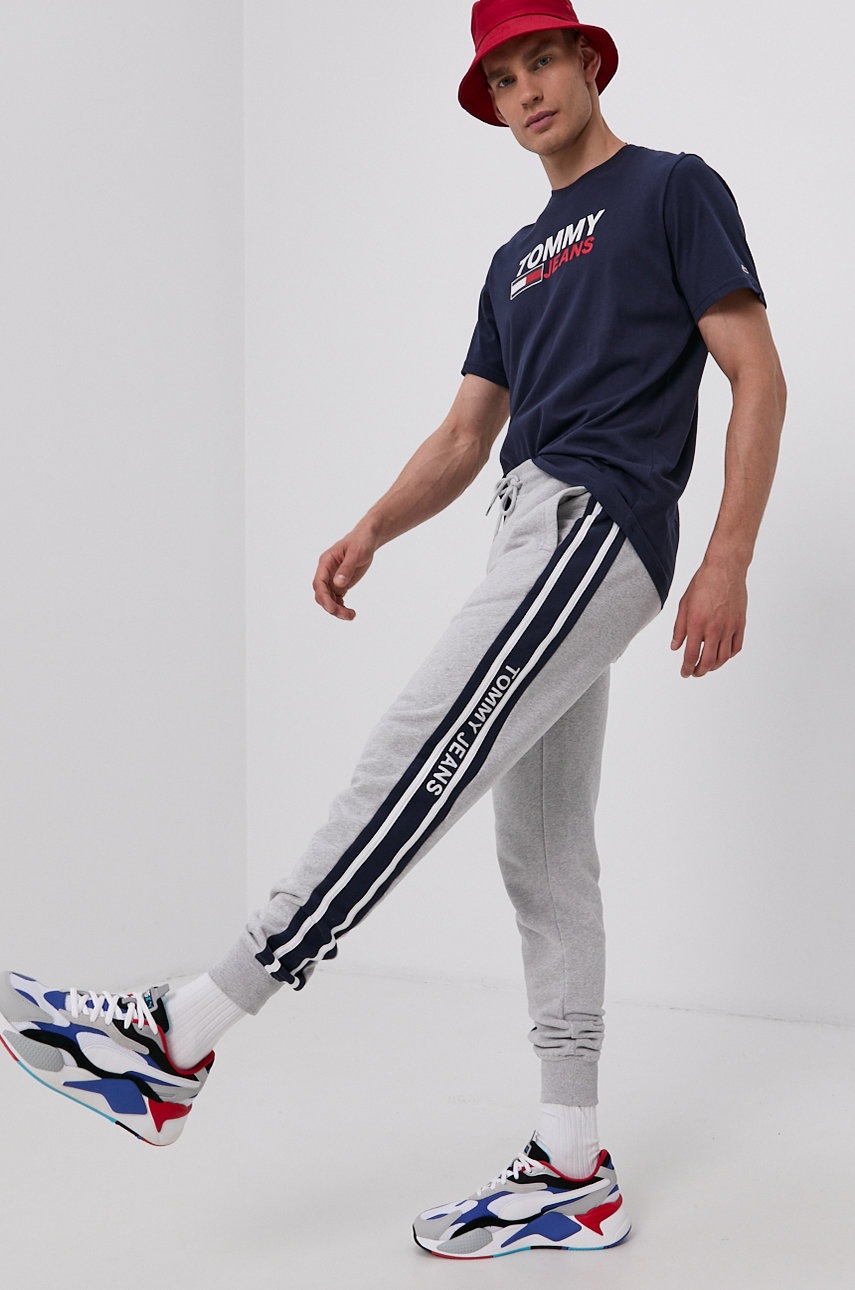 

Хлопковая футболка Tommy Jeans цвет синий с принтом