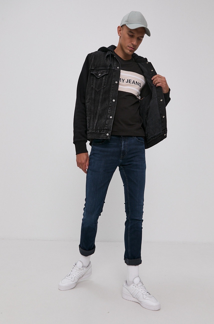 

Хлопковая футболка Tommy Jeans цвет чёрный с аппликацией