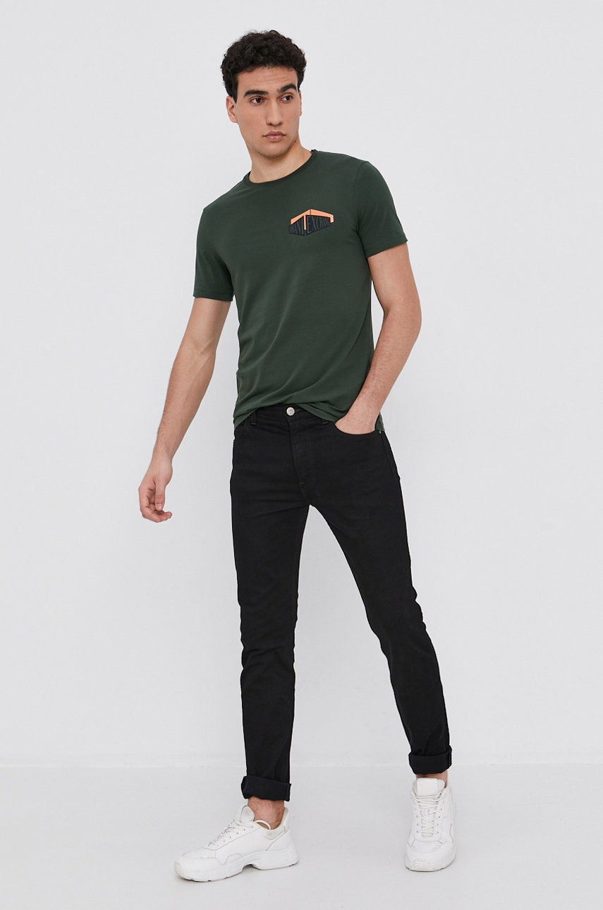

Футболка Armani Exchange чоловіча колір зелений з принтом