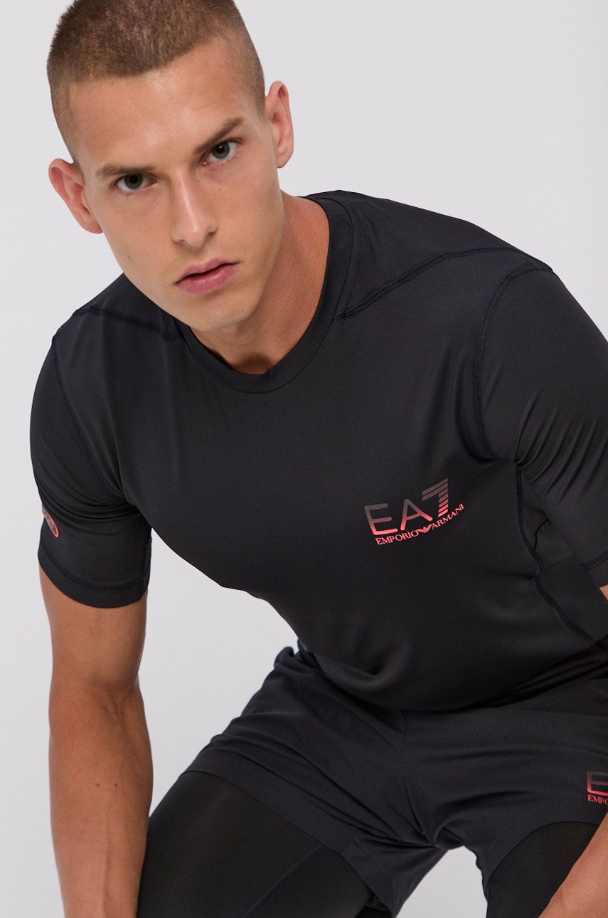 EA7 Emporio Armani Tricou bărbați, culoarea negru, cu imprimeu answear.ro imagine 2022 reducere