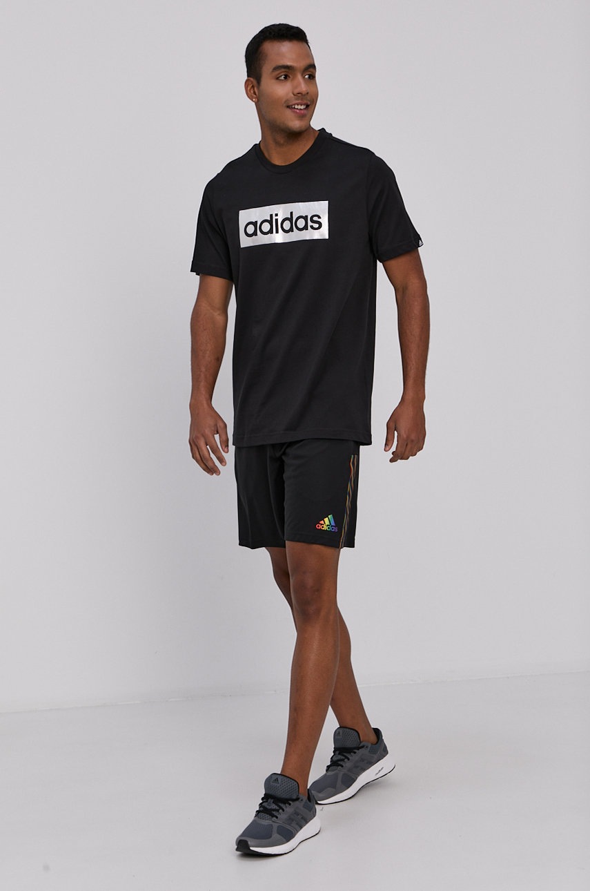 

Футболка adidas мужская цвет чёрный с принтом