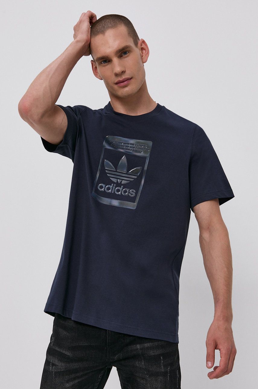 Adidas Originals Tricou barbati culoarea albastru marin cu imprimeu