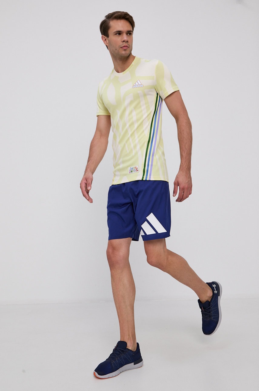 

Футболка adidas Performance чоловіча колір зелений візерунок