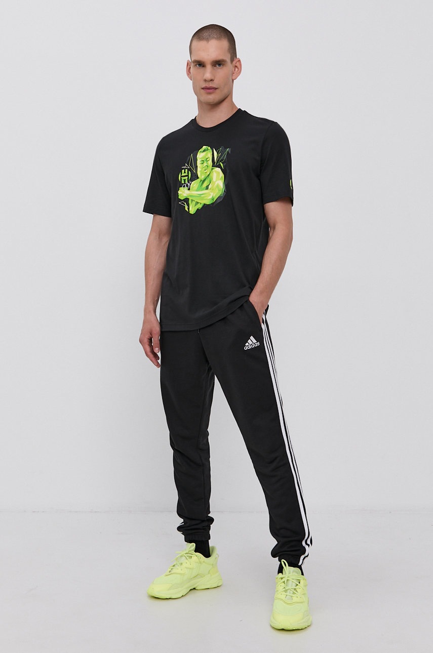 

Футболка adidas Performance GU2701 чоловіча колір чорний з принтом