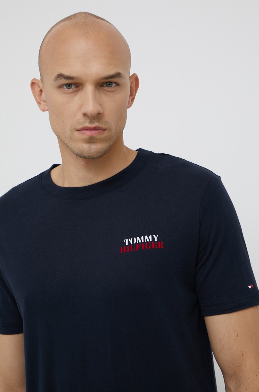 

Памучна тениска Tommy Hilfiger в тъмносиньо с изчистен дизайн, Тъмносин