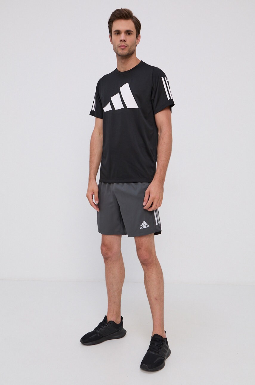 

Футболка adidas Performance чоловіча колір чорний з принтом