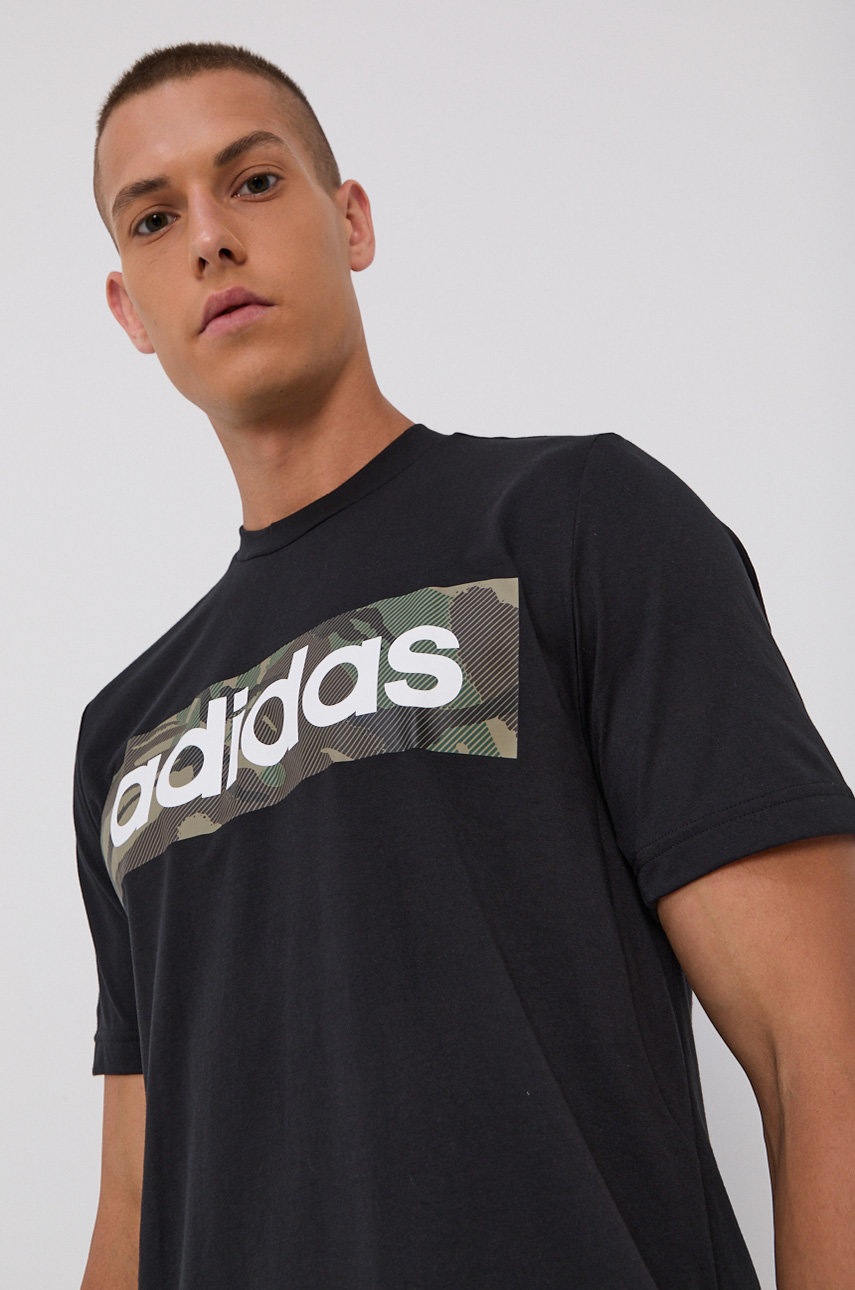 

Тениска adidas мъжка в черно с принт, Черен