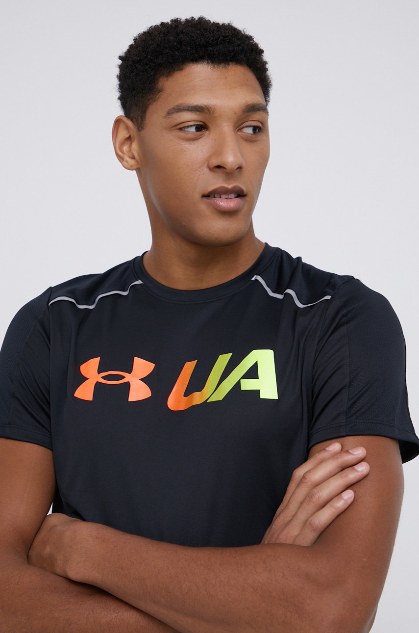 

Футболка Under Armour мужская цвет чёрный с принтом