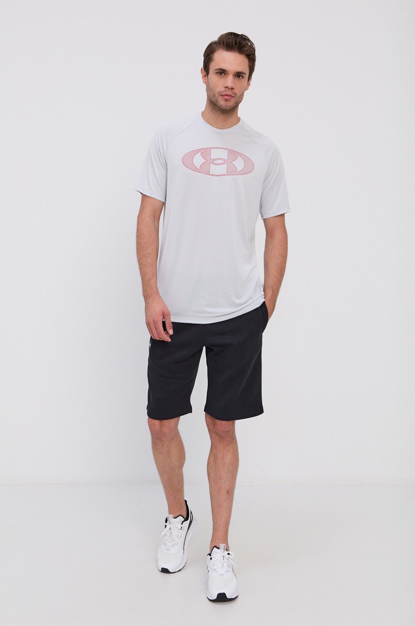 

Футболка Under Armour 1366476 чоловіча колір сірий з принтом