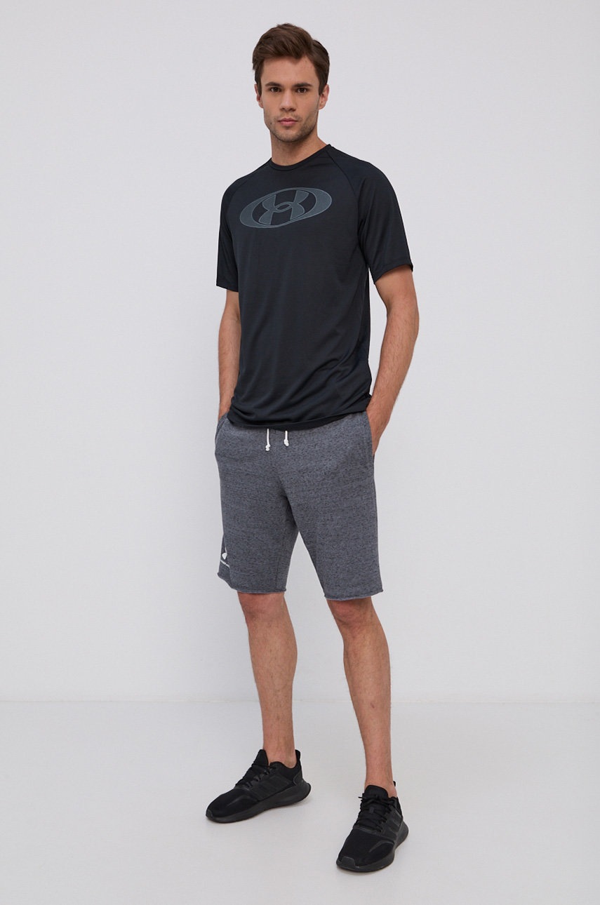 

Футболка Under Armour 1366476 мужская цвет чёрный с принтом