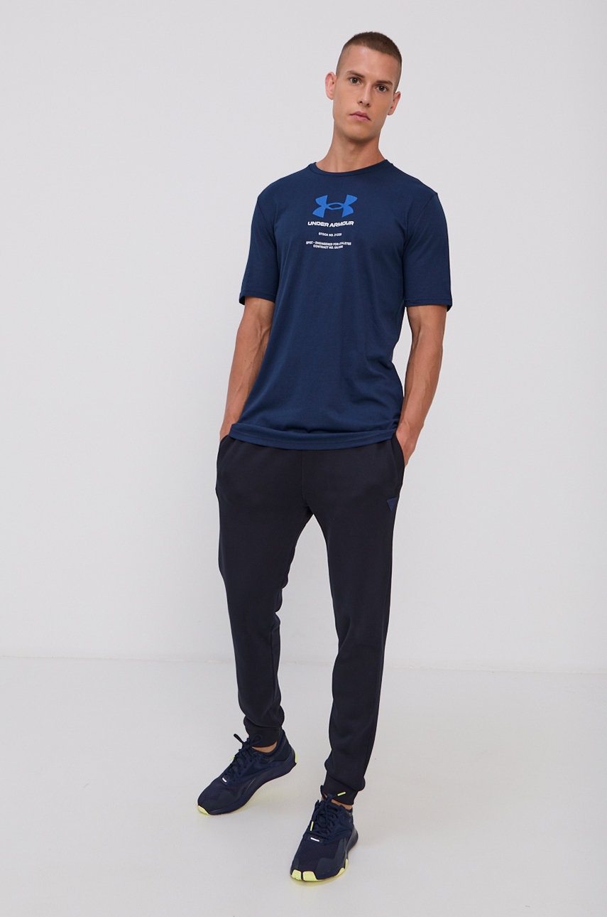 

Футболка Under Armour 1366443 чоловіча колір синій з принтом