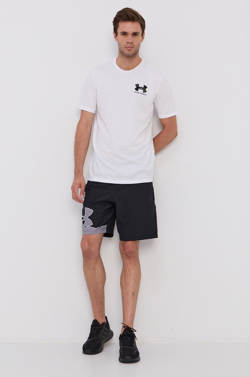

Футболка Under Armour 1366456 мужская цвет белый с принтом
