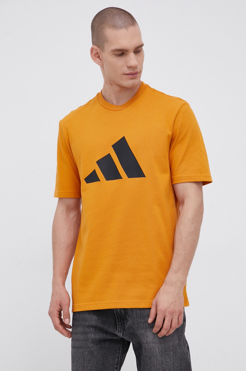 

Футболка adidas Performance чоловіча колір помаранчевий з принтом