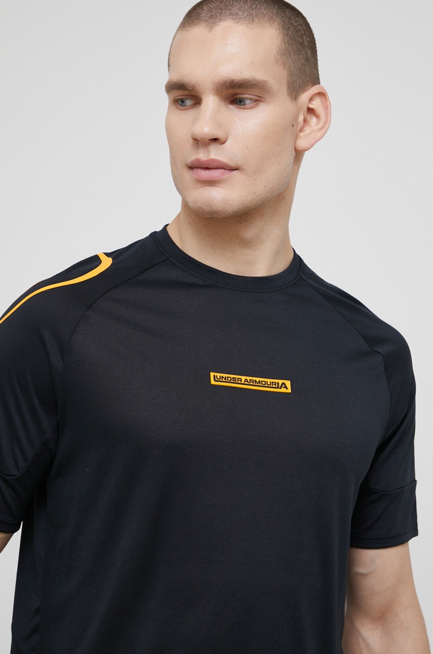 

Тениска Under Armour 1366421 в черно с принт, Черен