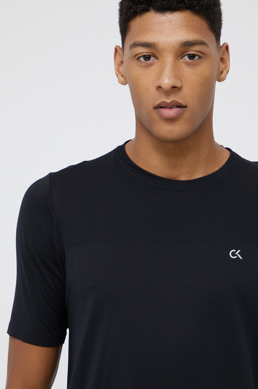 

Тениска Calvin Klein Performance мъжка в черно с изчистен дизайн, Черен