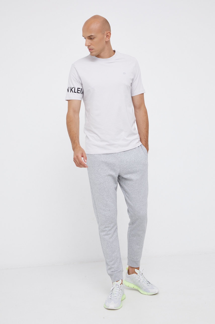 

Тениска Calvin Klein Performance мъжка в сиво с изчистен дизайн, Сив