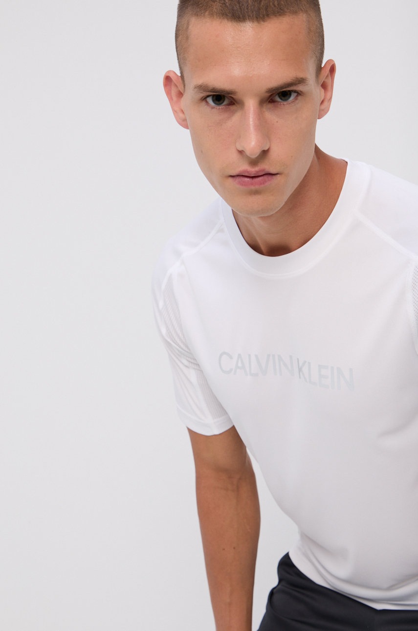 

Тениска Calvin Klein Performance мъжка в бяло с принт, Бял