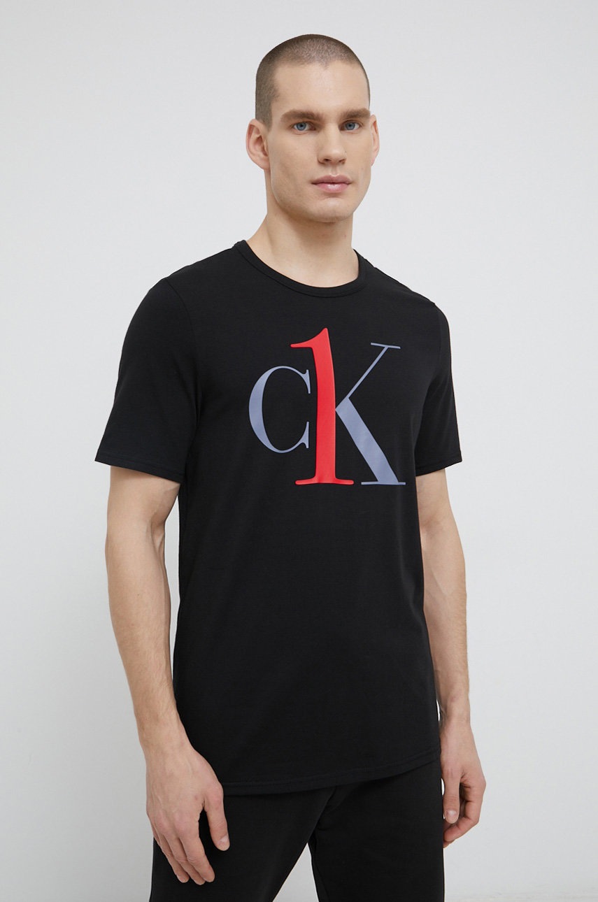 

Горнище на пижама с къси ръкави Calvin Klein Underwear в черно с принт, Черен