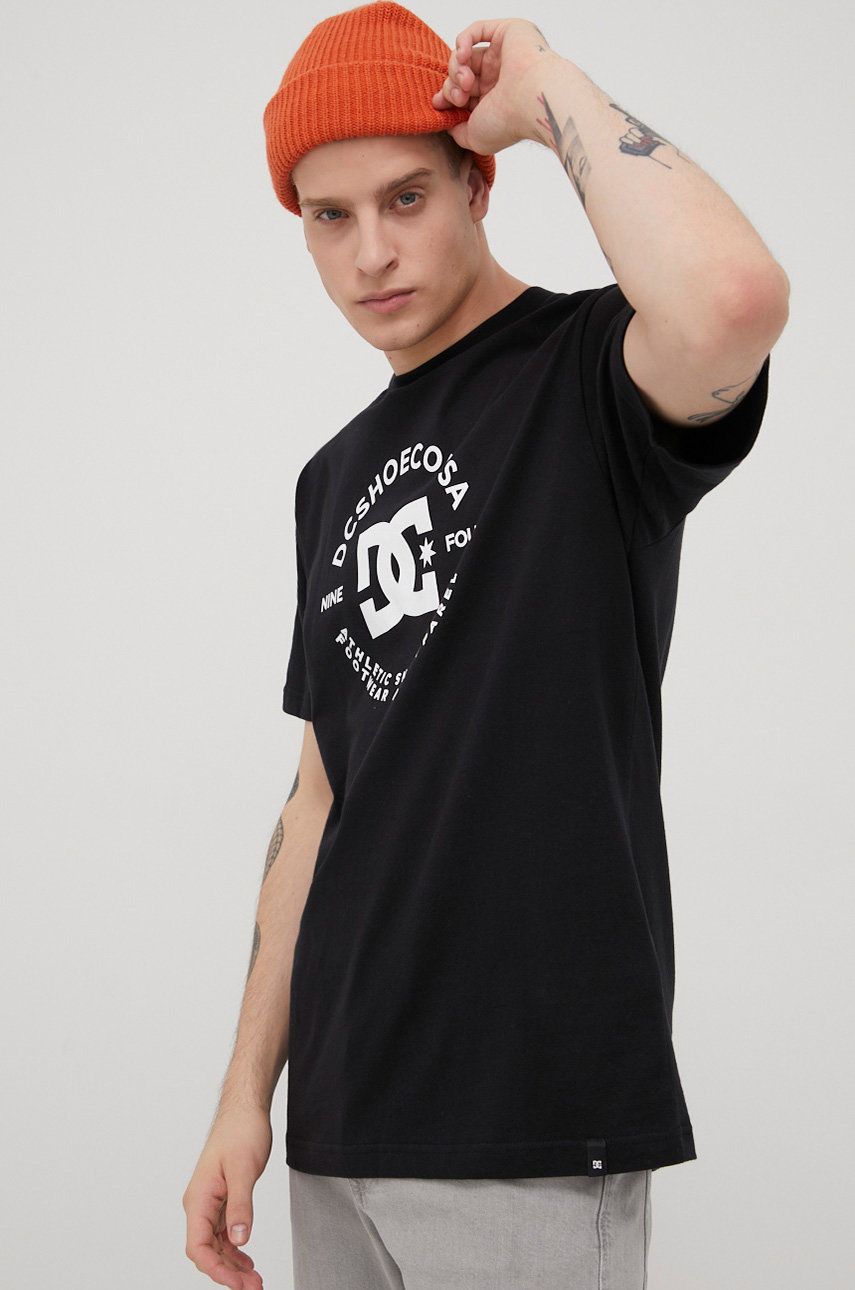 Bavlněné tričko DC černá barva, s potiskem - černá -  100% Bavlna