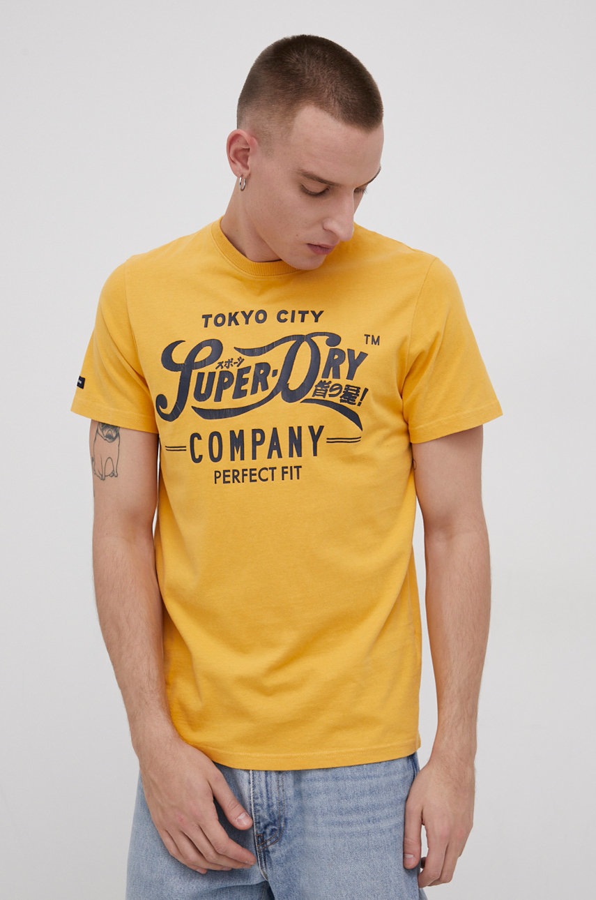 

Памучна тениска Superdry в жълто с принт, Жълт