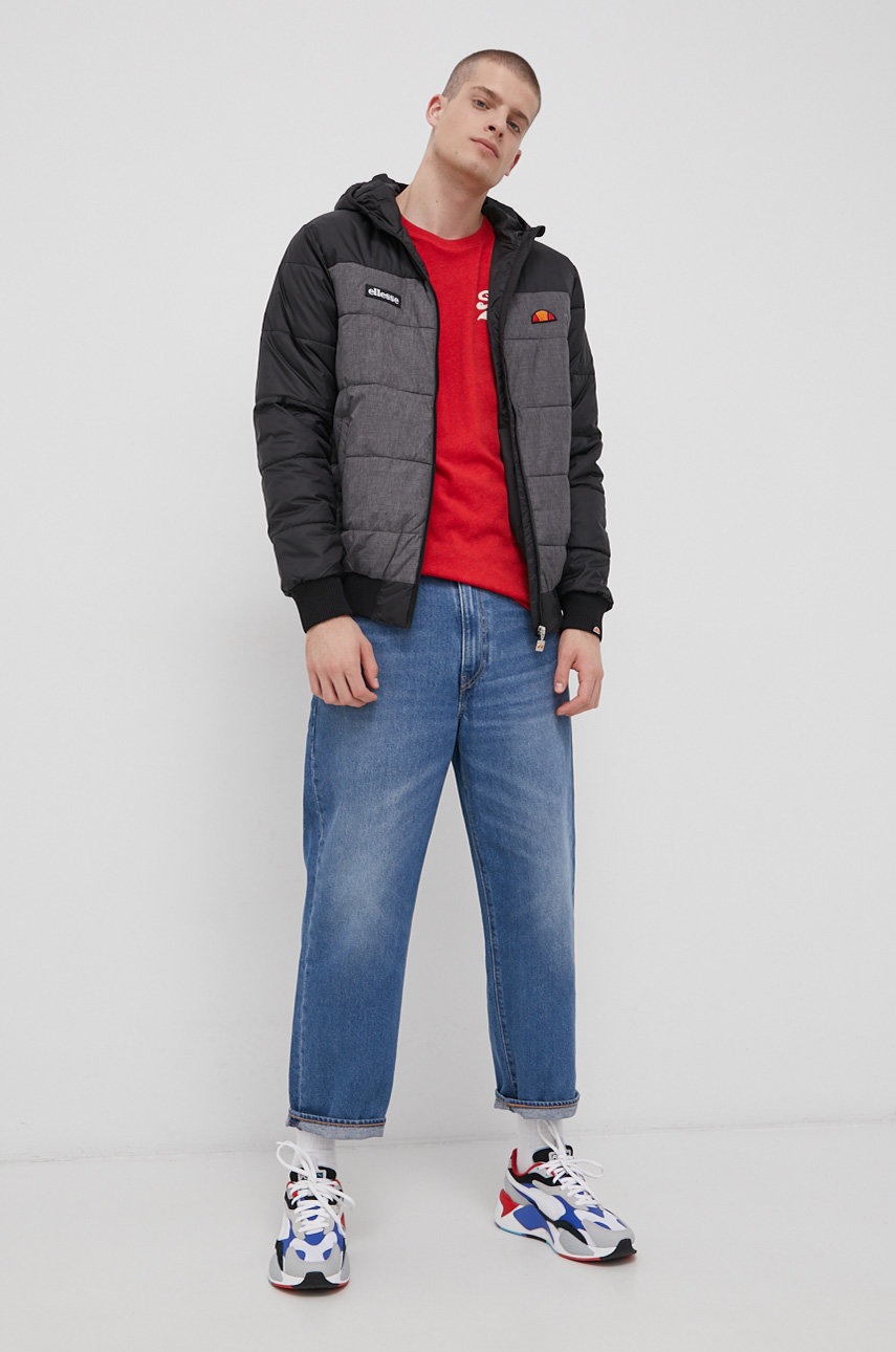 

Футболка Superdry мужской цвет красный с аппликацией