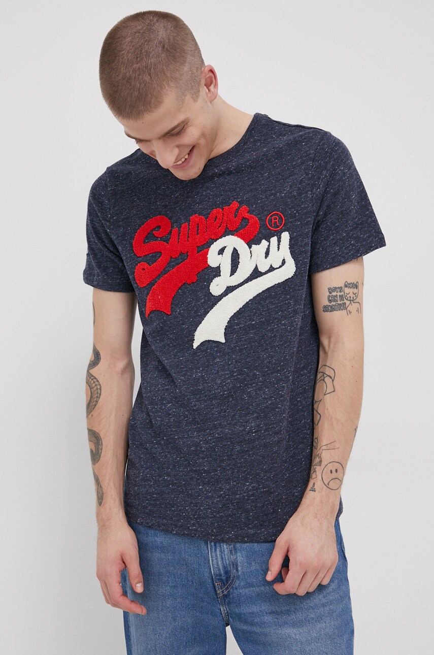 

Футболка Superdry мужской цвет синий с аппликацией
