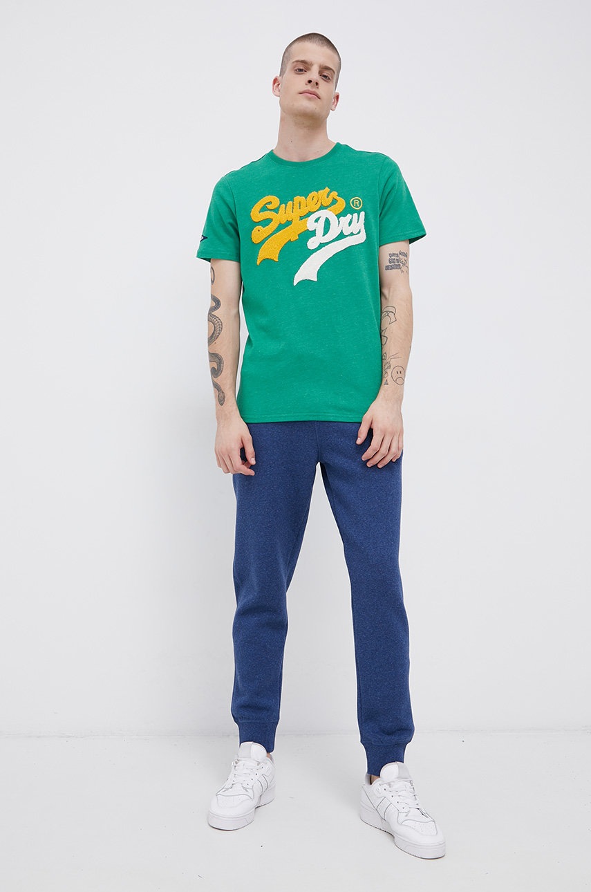 

Футболка Superdry мужской цвет зелёный с аппликацией