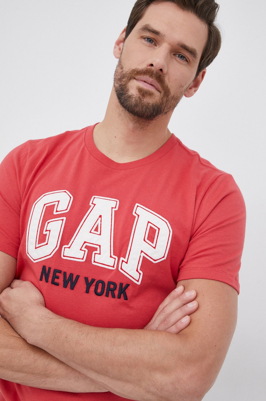 

Памучна тениска GAP в червено с апликация, Червен