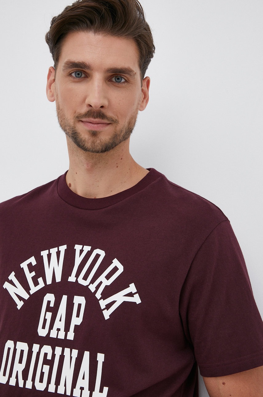

Памучна тениска GAP в кафяво с принт, Бордо