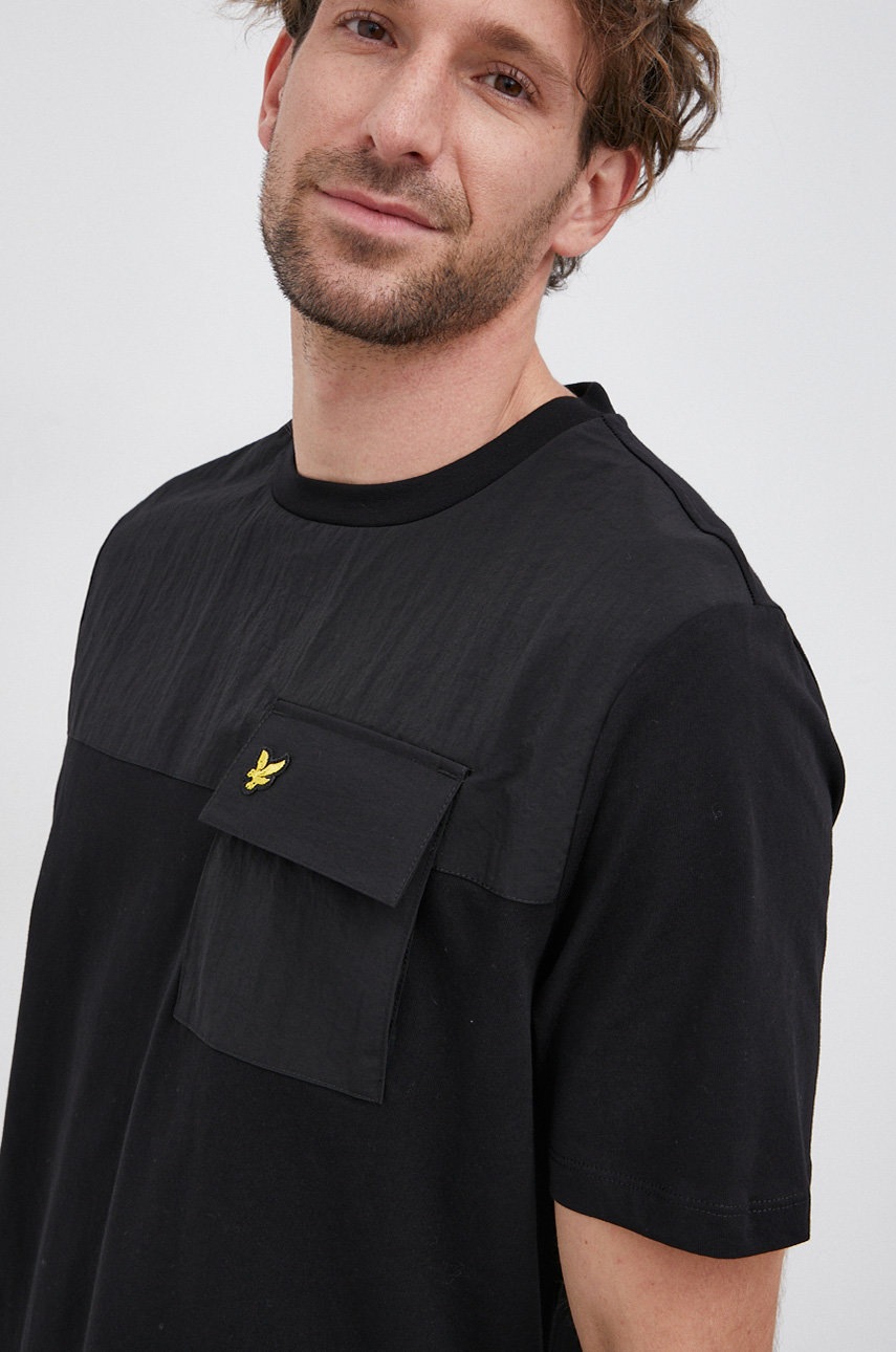 

Тениска Lyle & Scott мъжка в черно с изчистен дизайн, Черен