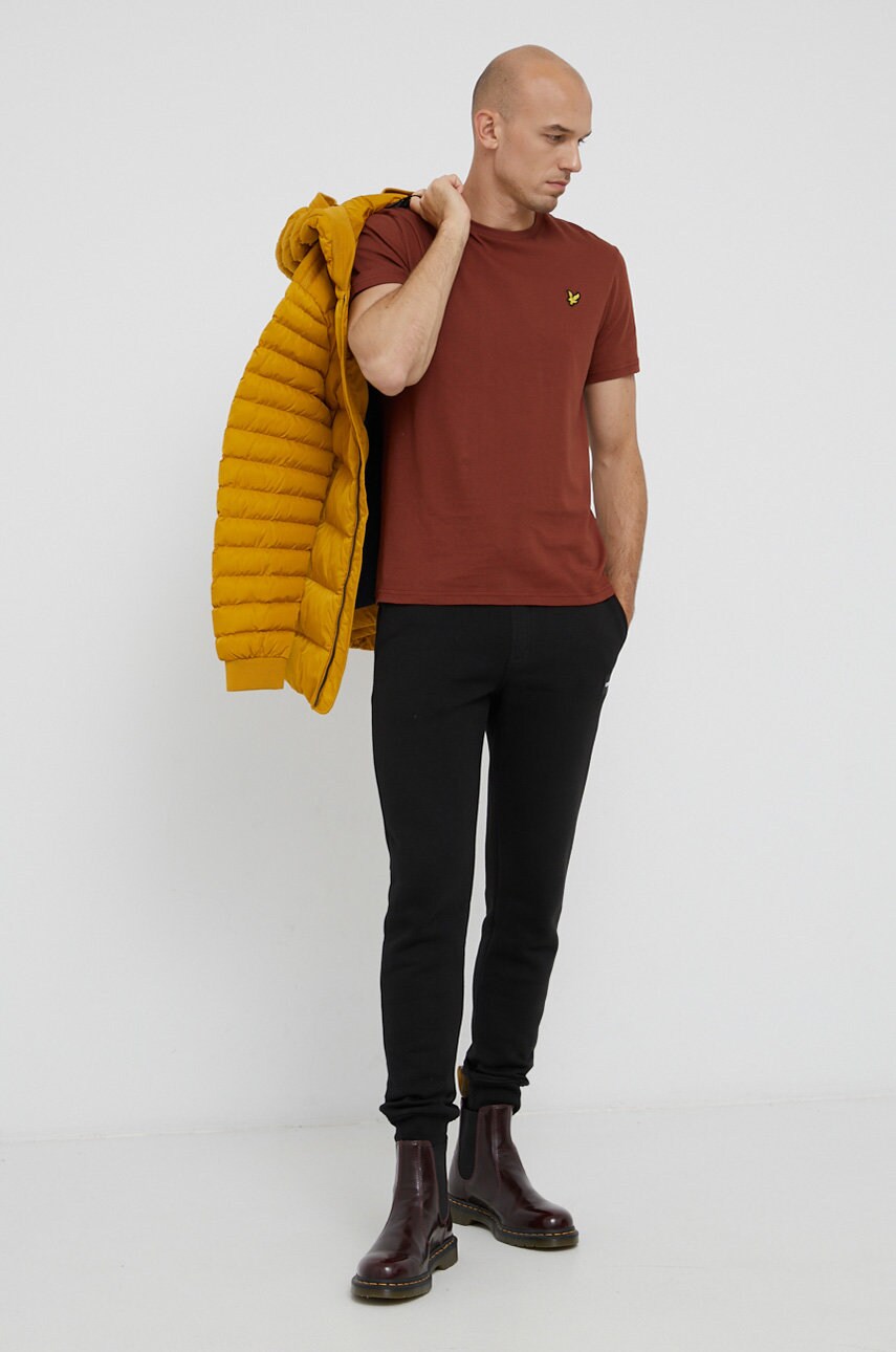 

Бавовняна футболка Lyle & Scott колір коричневий гладкий