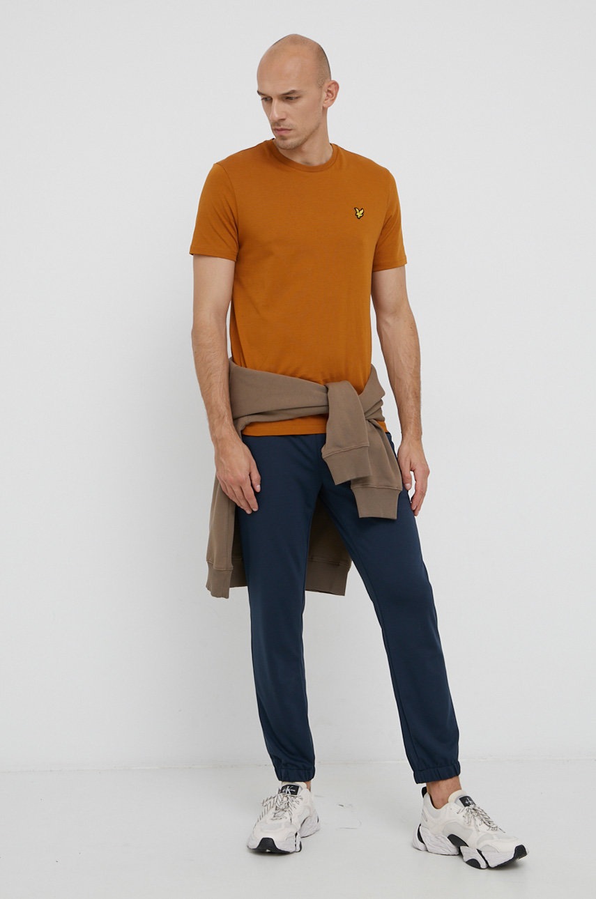 

Памучна тениска Lyle & Scott в кафяво с изчистен дизайн, Кафяв