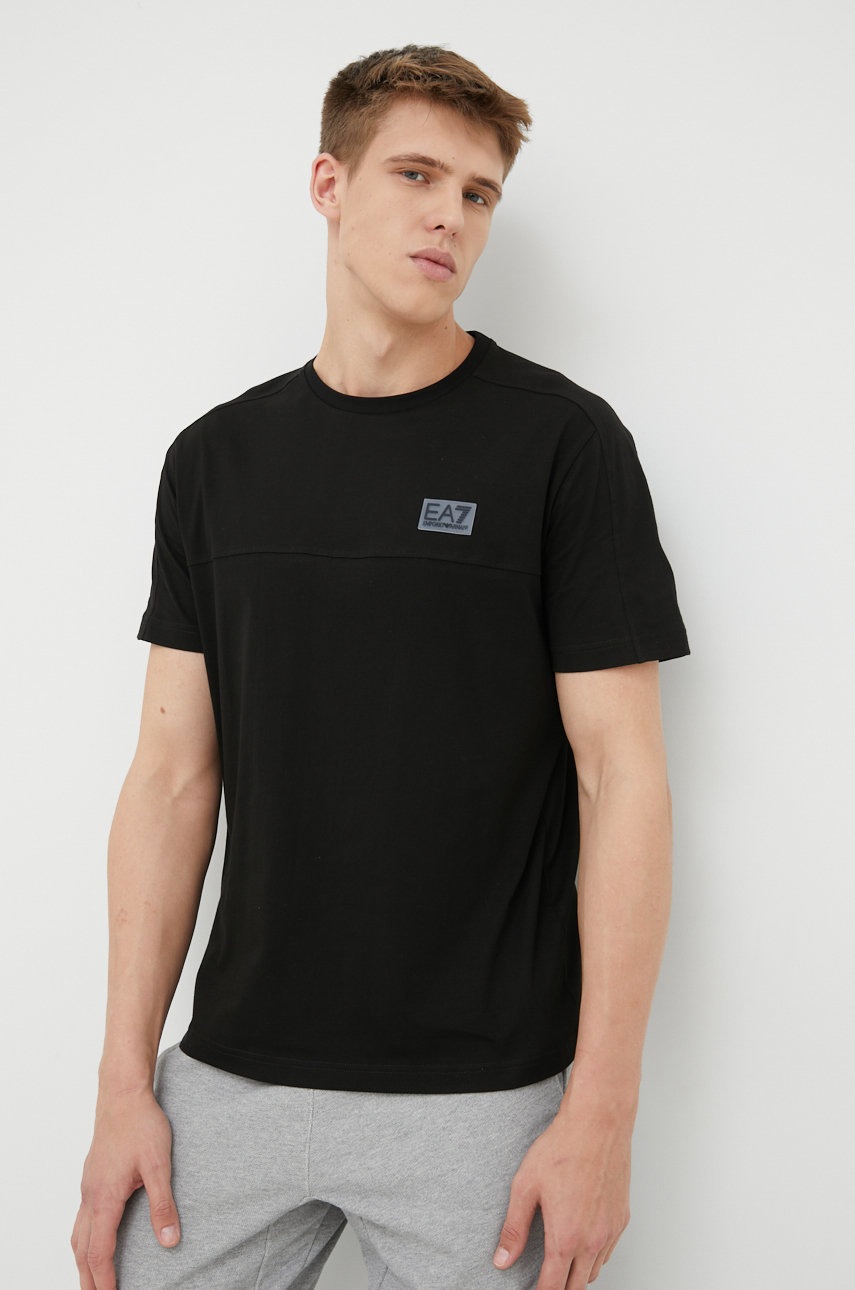 

Памучна тениска EA7 Emporio Armani в черно с апликация, Черен