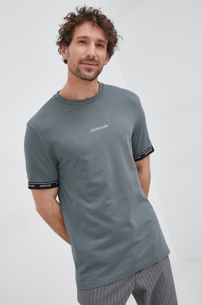 

Памучна тениска Calvin Klein в зелено с изчистен дизайн, Зелен