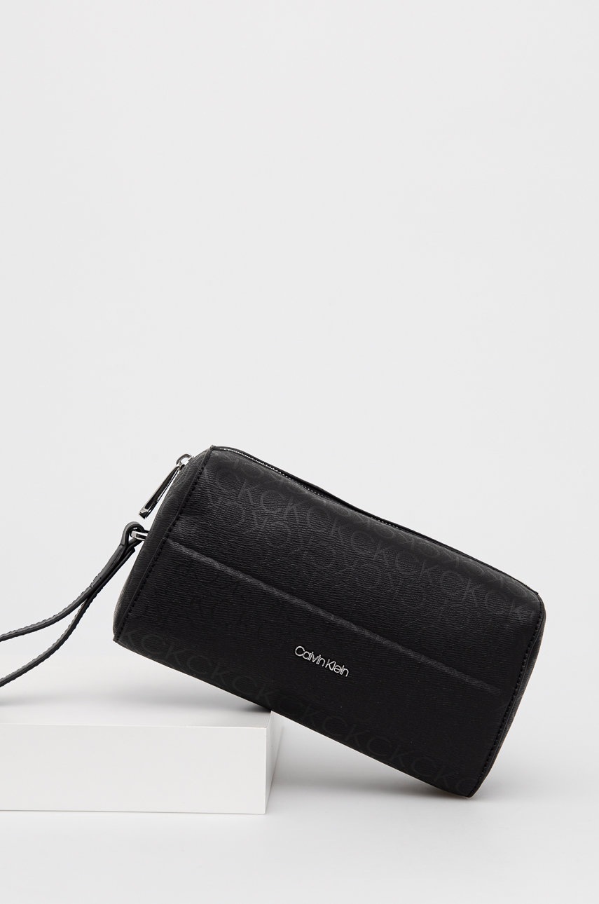 

Козметична чанта Calvin Klein в черно, Черен