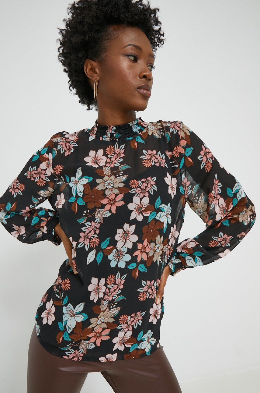 

Блуза Only в черно с флорален десен, Черен