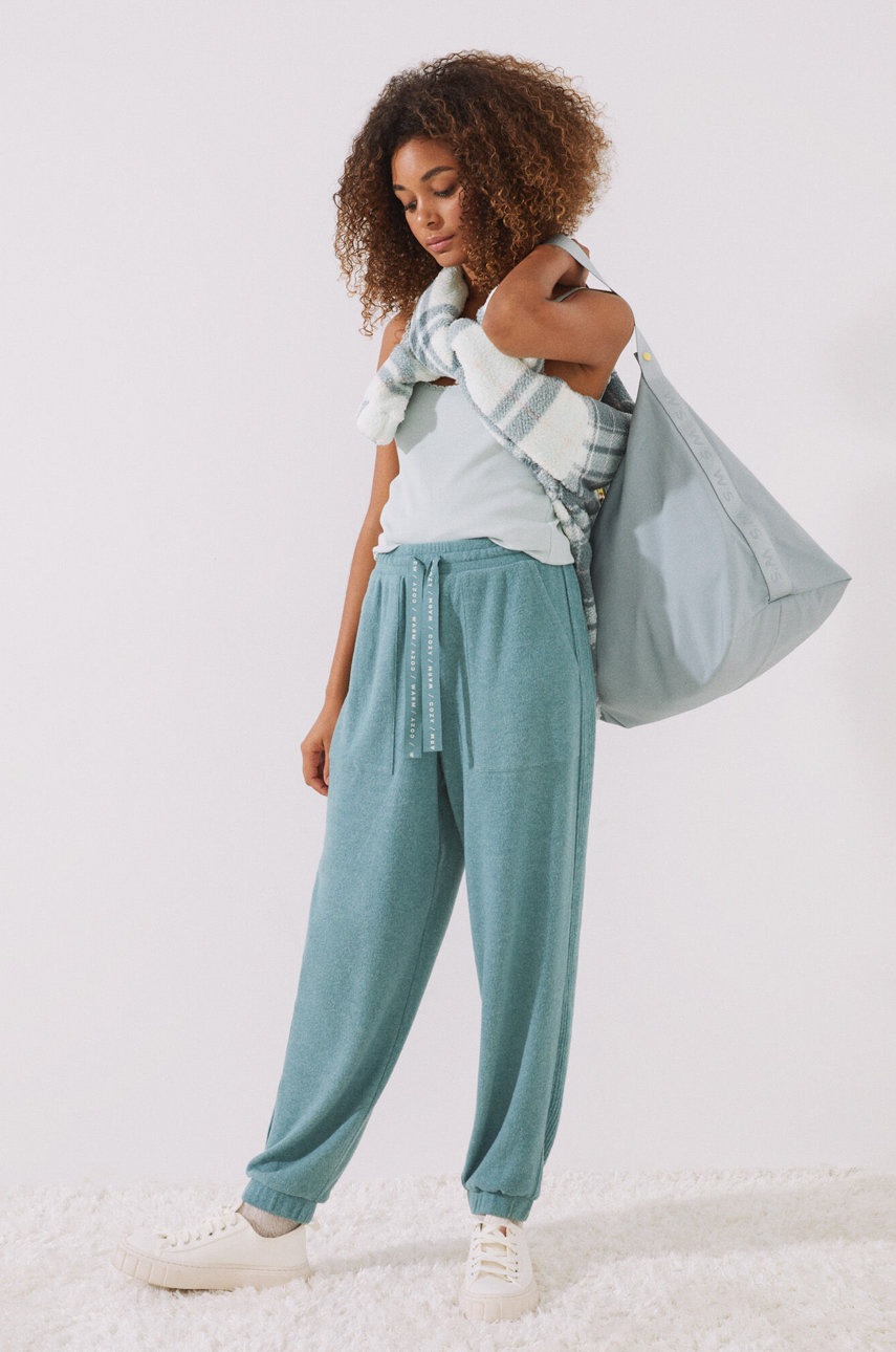

Домашен панталон women'secret Homewear дамски в зелено, Зелен
