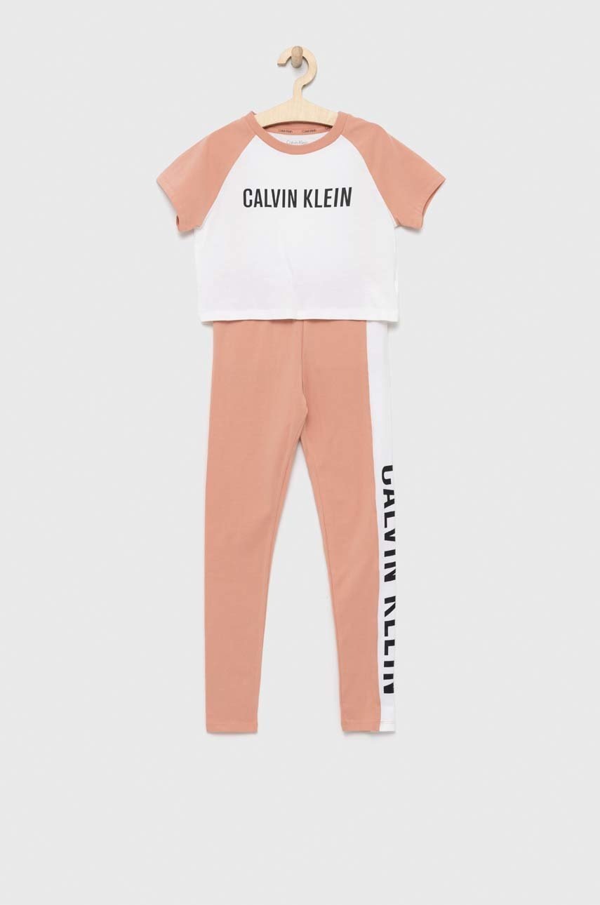 

Детска пижама Calvin Klein Underwear в кафяво с принт, Кафяв