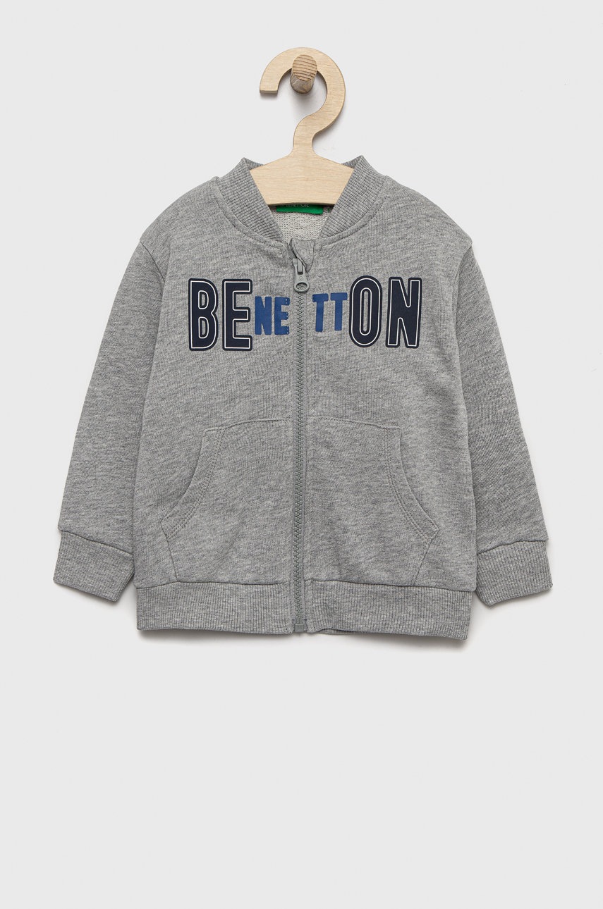 

Детски памучен суичър United Colors of Benetton в сиво с принт, Сив