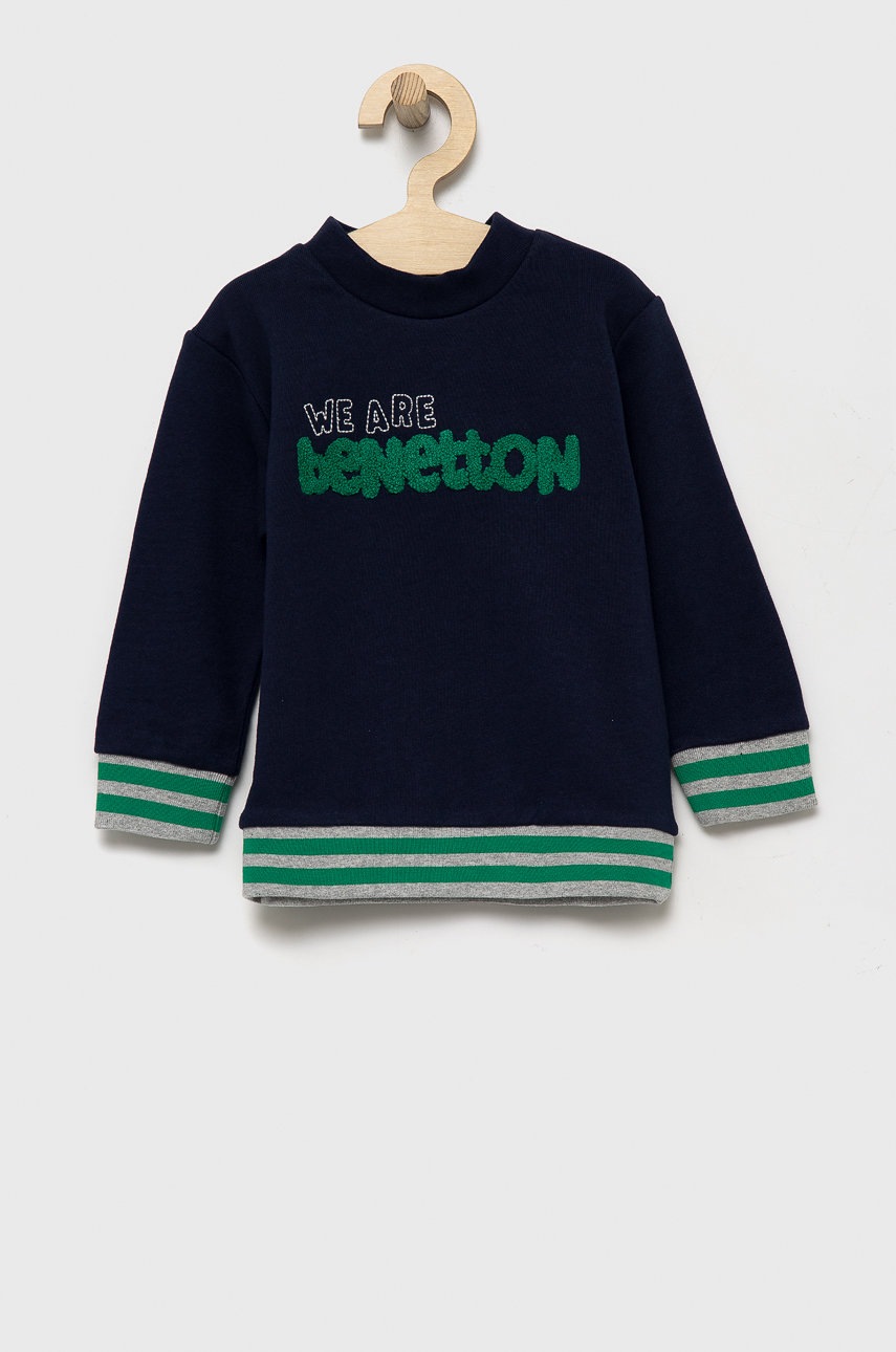

Детская хлопковая кофта United Colors of Benetton цвет синий с аппликацией