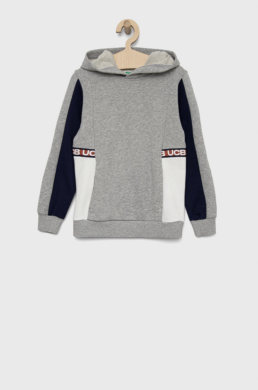

Детски памучен суичър United Colors of Benetton в сиво с качулка с изчистен дизайн, Сив