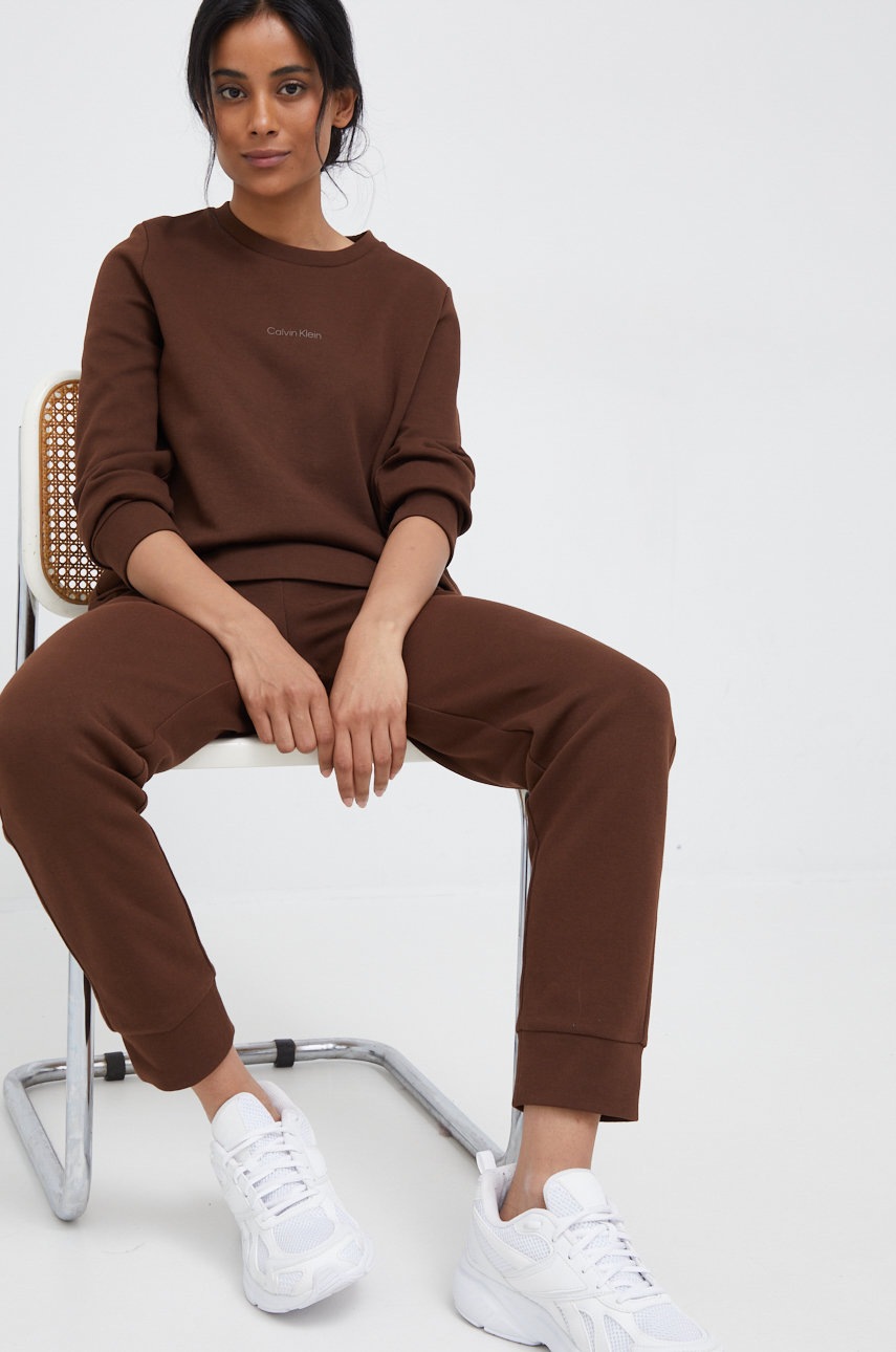 

Суичър Calvin Klein в кафяво с изчистен дизайн, Кафяв