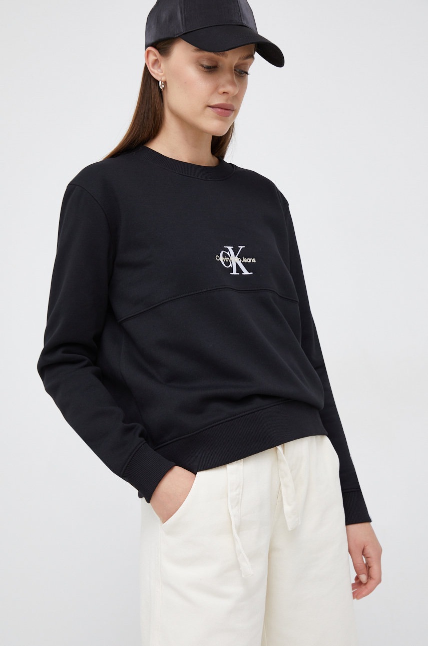 

Суичър Calvin Klein Jeans в черно с апликация, Черен