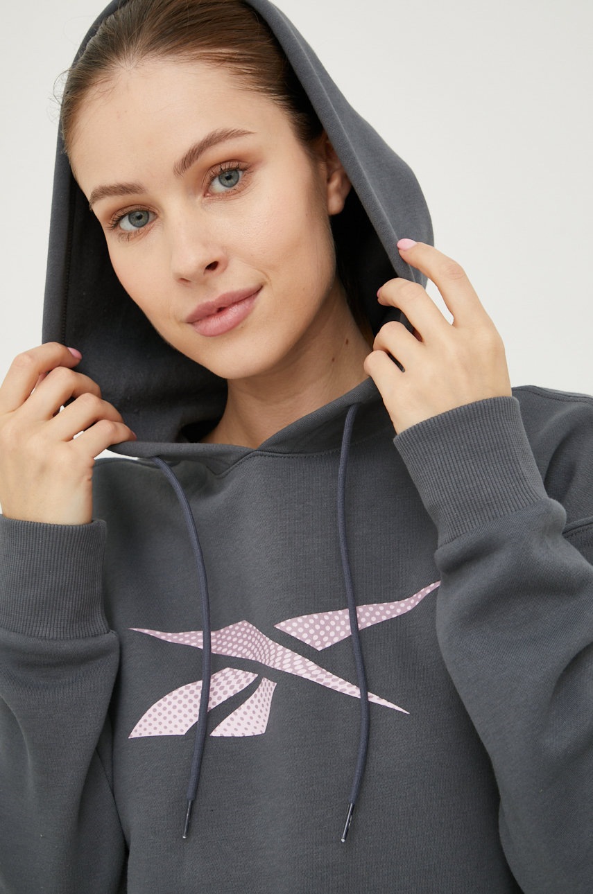 

Суичър Reebok в сиво с принт, Сив