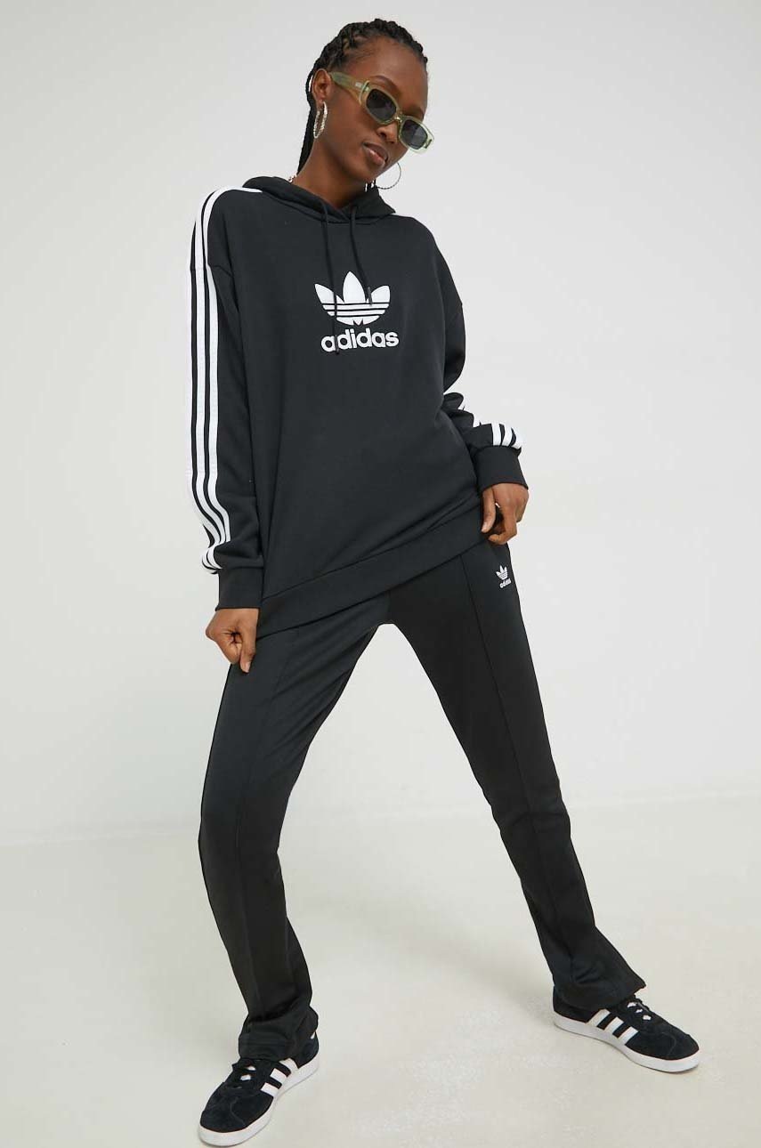 

Хлопковая кофта adidas Originals женская цвет чёрный с капюшоном с аппликацией