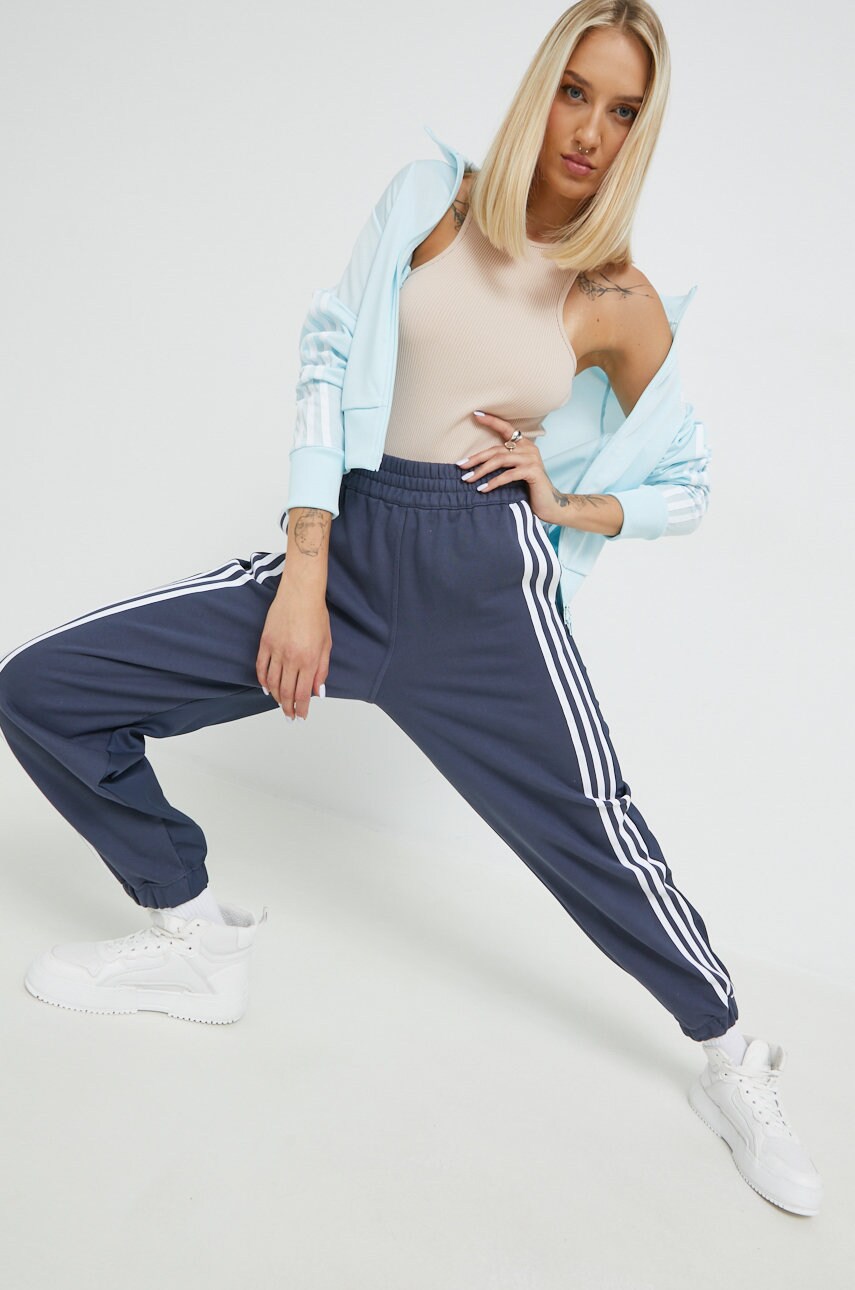 

Кофта adidas Originals Traceable Series женская с аппликацией