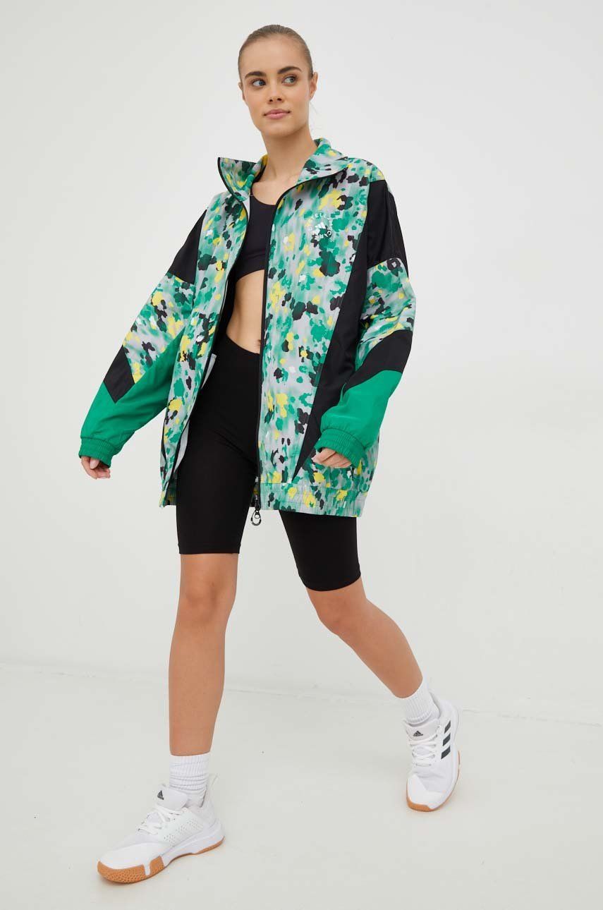 Větrovka adidas by Stella McCartney zelená barva, přechodná, oversize - zelená -  100 % Recyklo