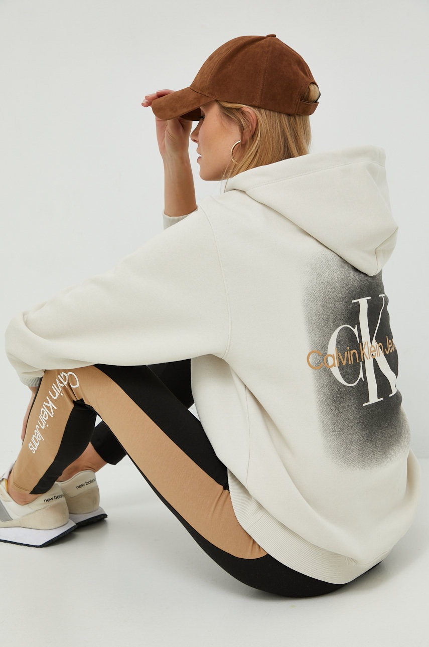 

Суичър Calvin Klein Jeans в бежово с принт, Бежов
